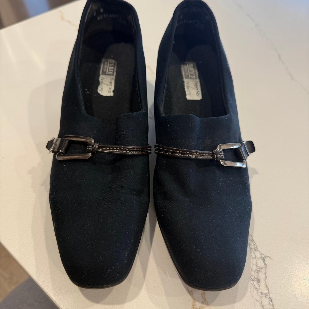 Classic Comfort Munro American Women's 8N Navy Blue Fabric Low Heel Buckle Pumps